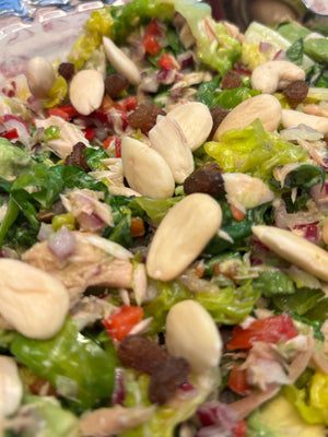 ENSALADA DE LECHUGA CON BONITO Y AGUACATE